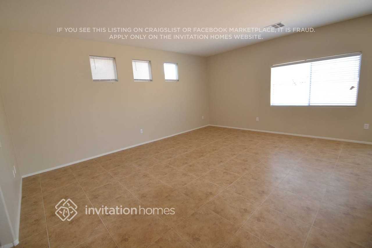 528 Riding Crop Ave - Photo 3 of 11