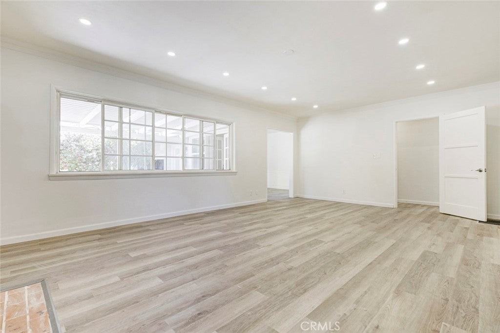 1406 Irving Ave - Photo 4 of 39