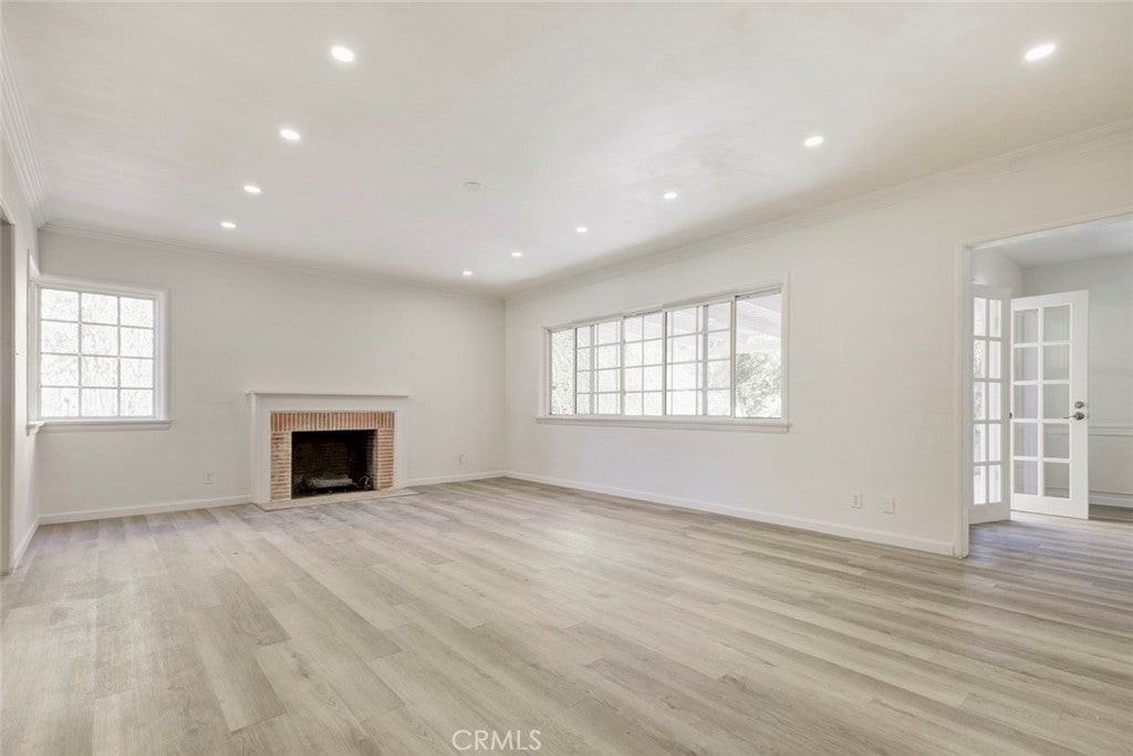 1406 Irving Ave - Photo 5 of 39