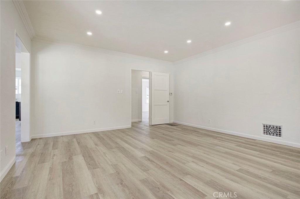 1406 Irving Ave - Photo 6 of 39