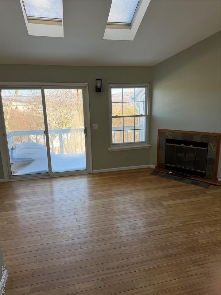 25 Lexington Hl - Photo 3 of 31