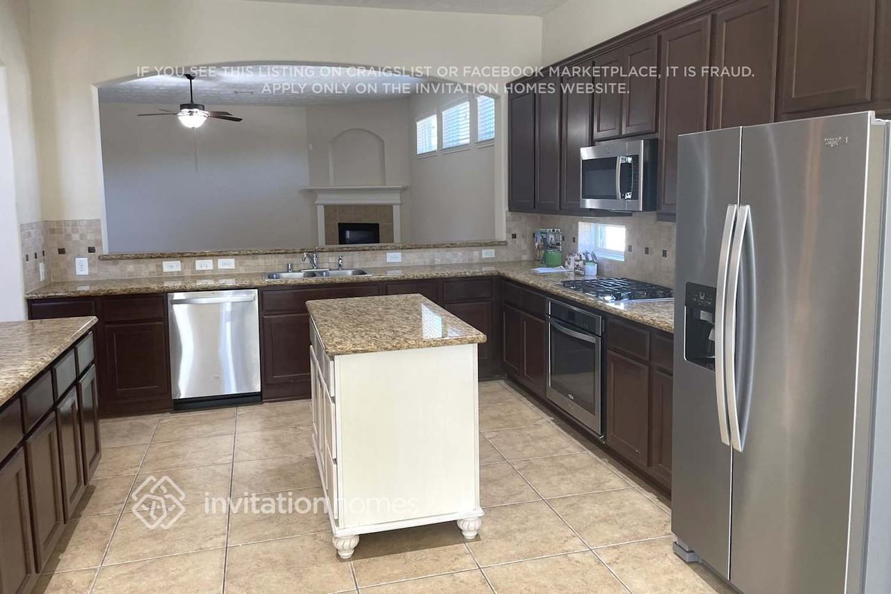 30727 Academy Trace Dr - Photo 4 of 16