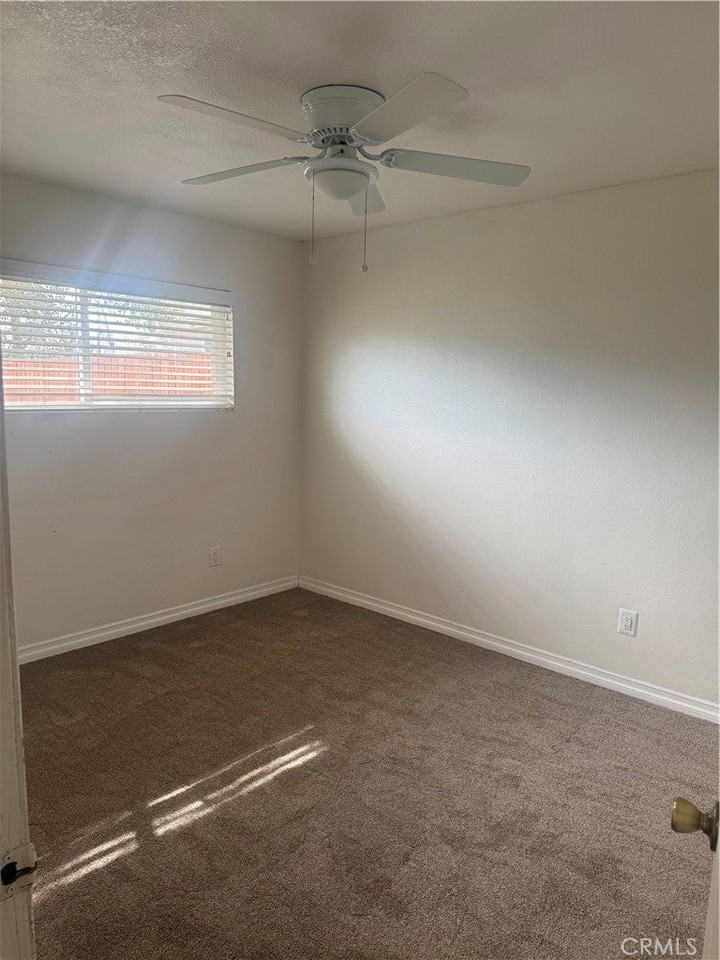 2062 W Lincoln St - Photo 4 of 15