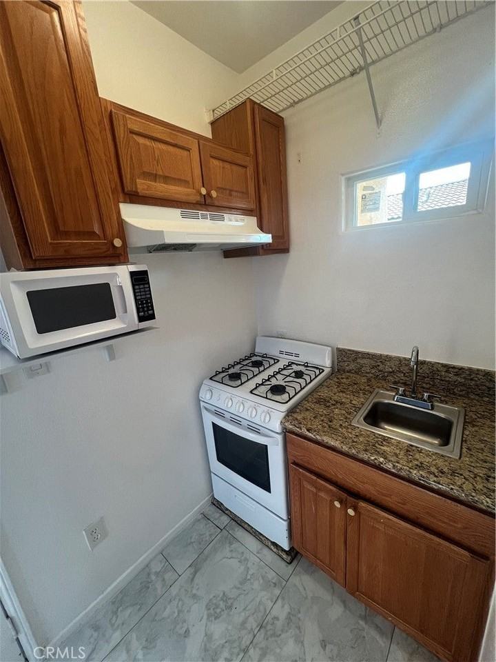 9840 Shadow Mountain Dr - Photo 3 of 10