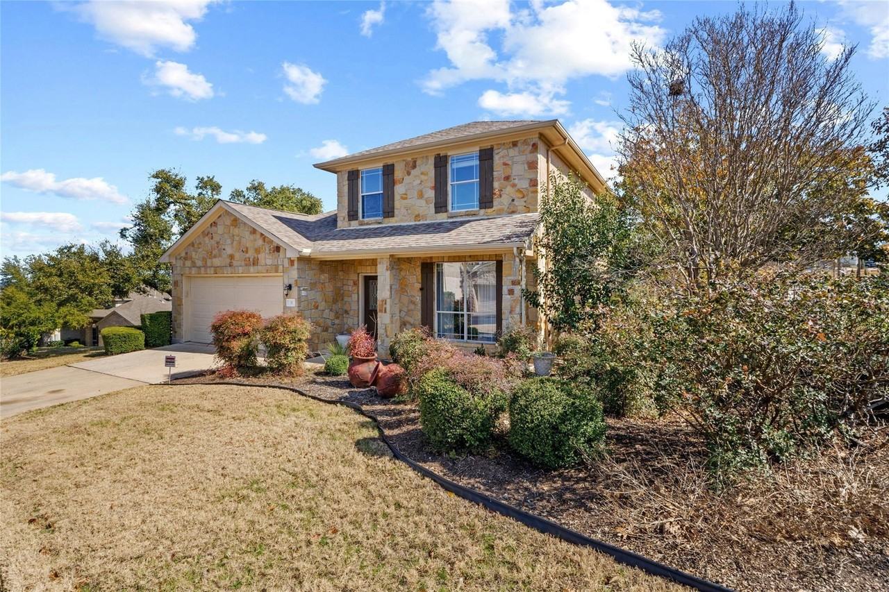 11 White Magnolia Cir - Photo 2 of 38