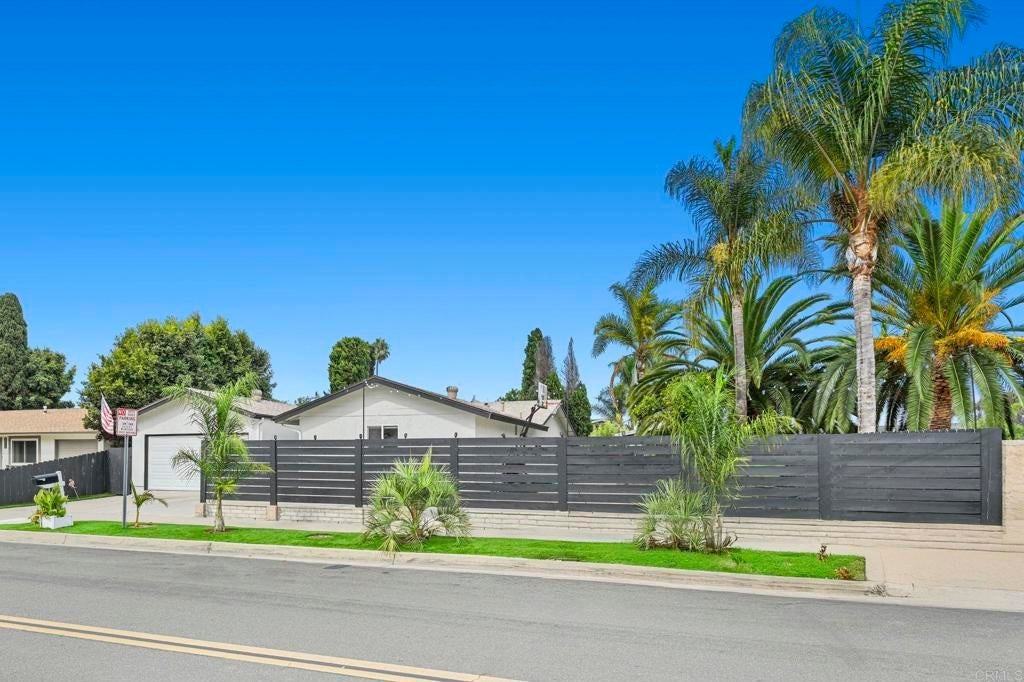 3516 Las Vegas Dr - Photo 2 of 44