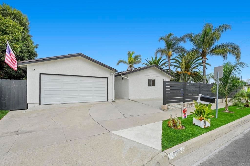 3516 Las Vegas Dr - Photo 3 of 44