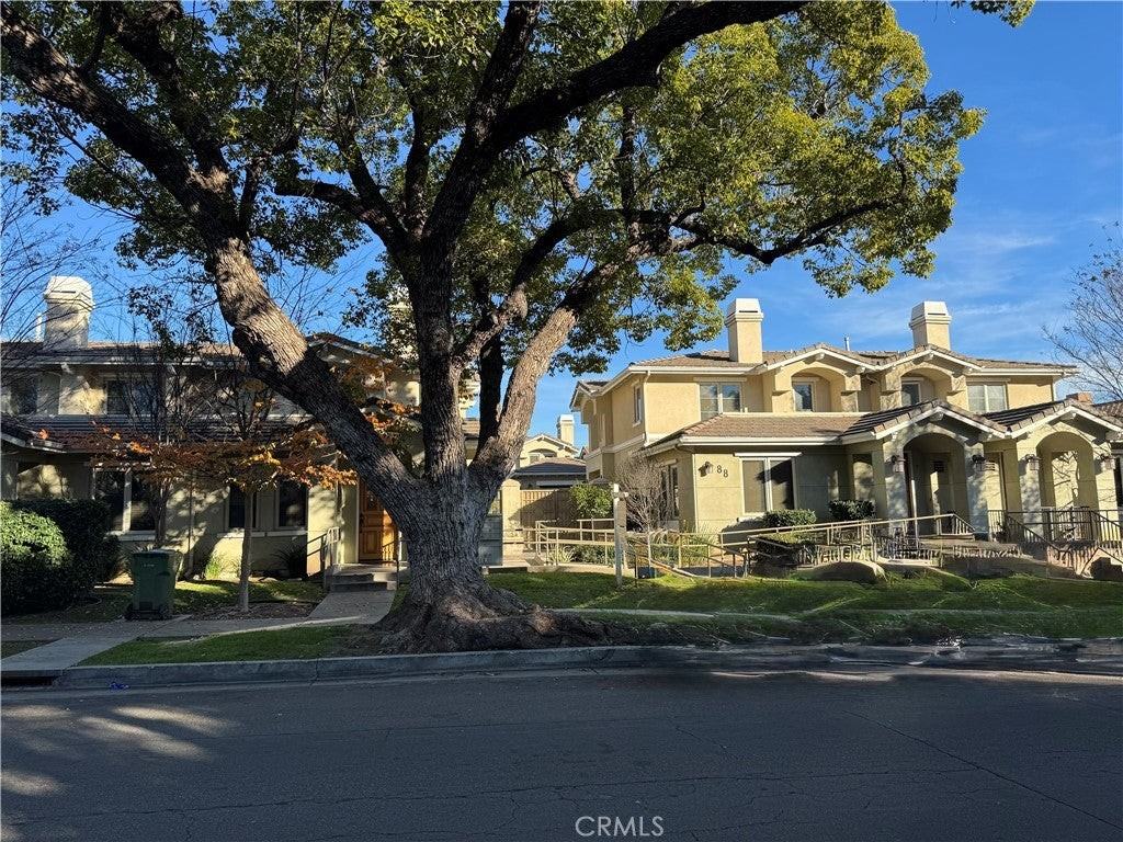 88 N Roosevelt Ave - Photo 2 of 27