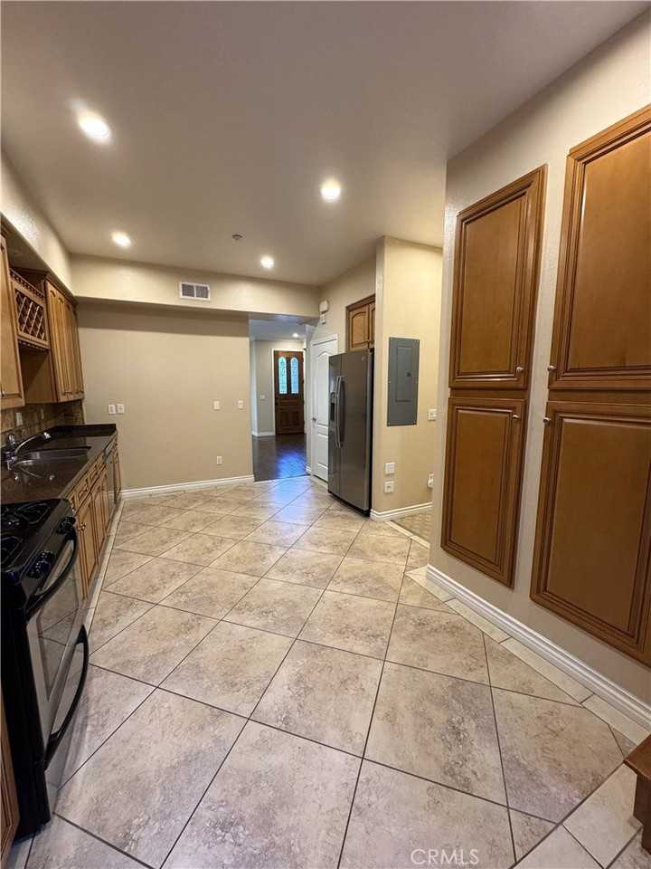 88 N Roosevelt Ave - Photo 6 of 27