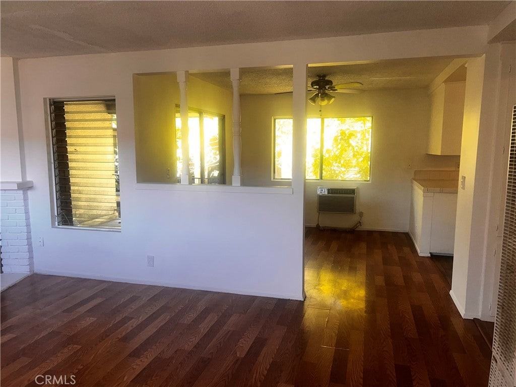 1950 Evergreen St - Photo 3 of 5