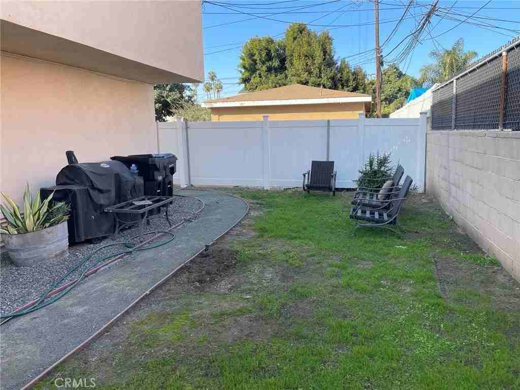 1707 W 81st St - Photo 4 of 17