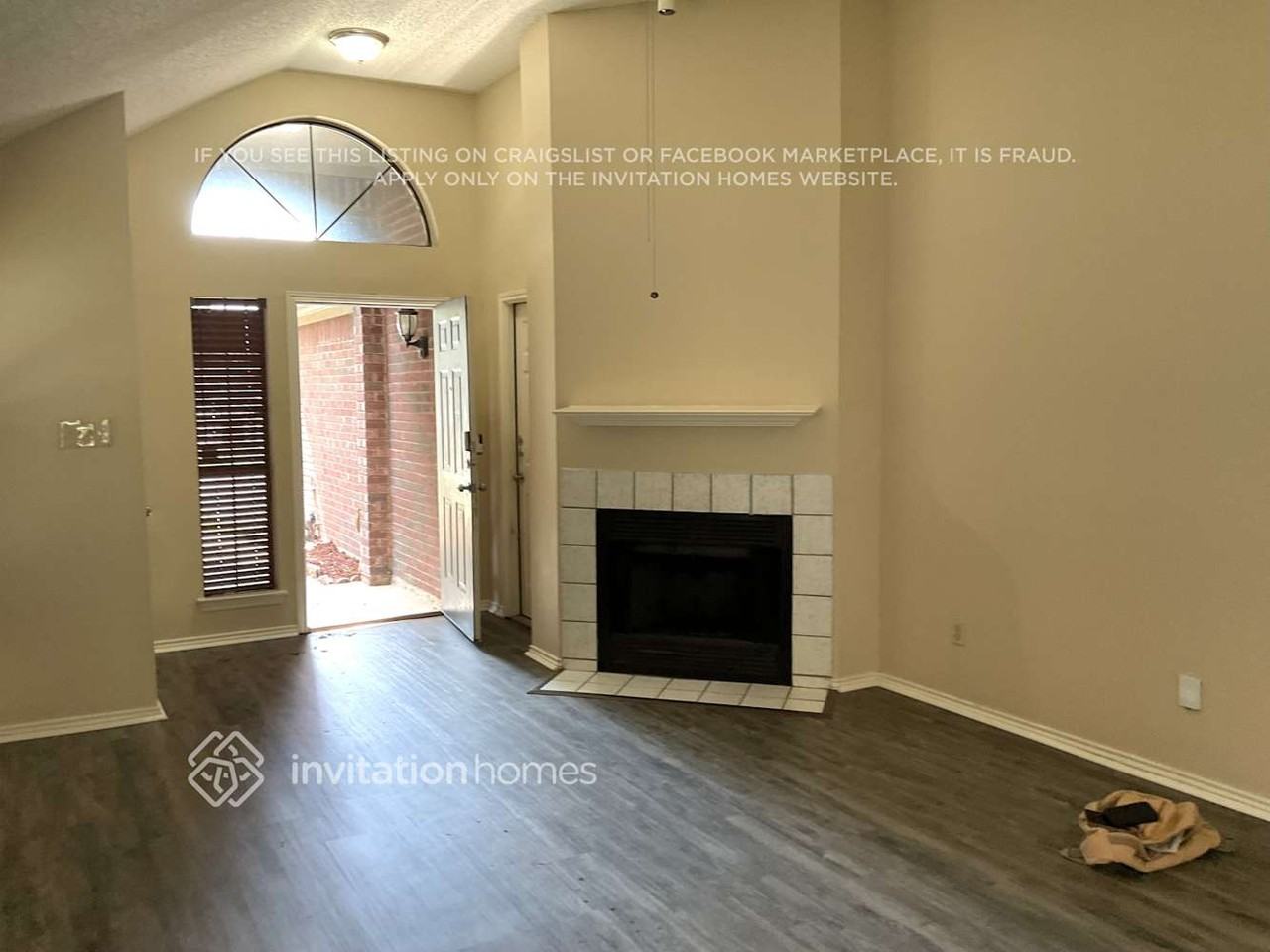 6736 Driffield Cir E - Photo 4 of 15