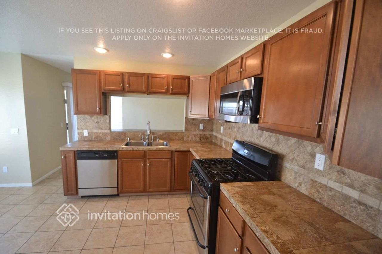 28696 Highpoint Ave - Photo 5 of 20