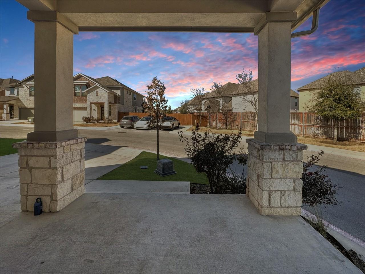 1377 Westborough Ln - Photo 4 of 39