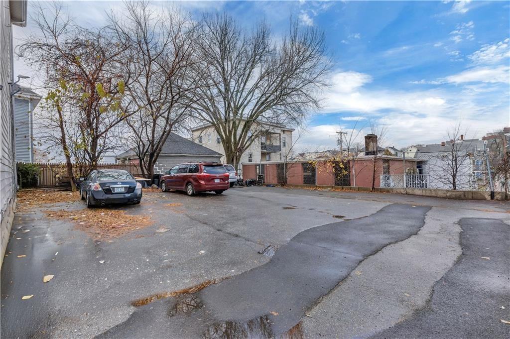 135 Illinois St ##2 - Photo 4 of 32