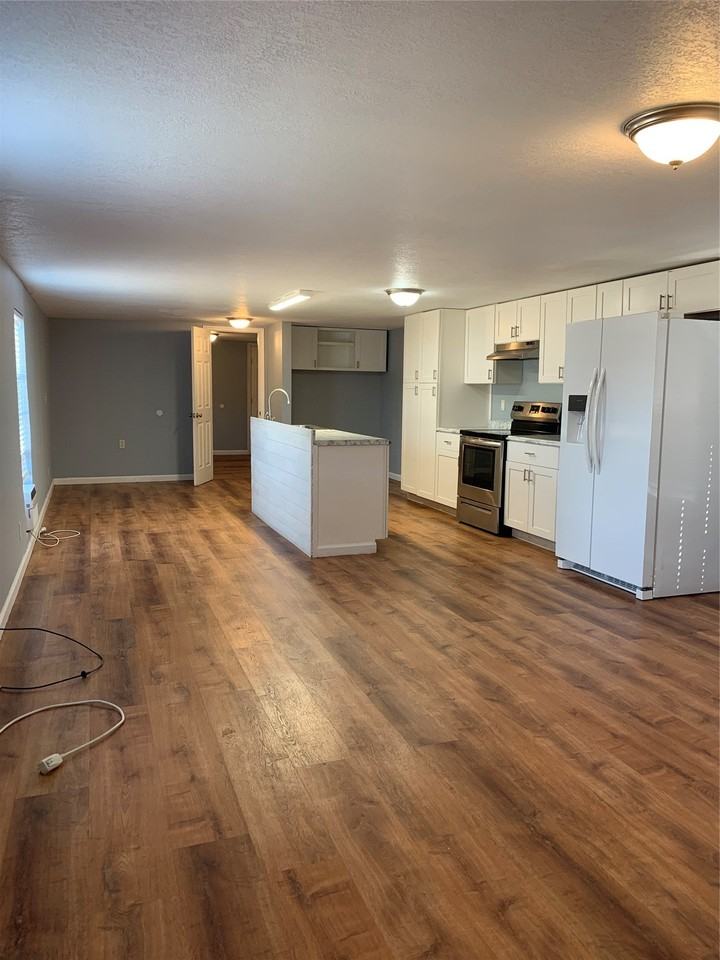 1354 Fm 405 Rd - Photo 2 of 11