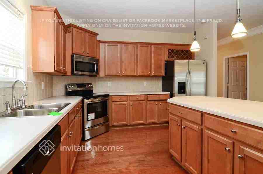 3624 Silver Springs Way - Photo 5 of 17