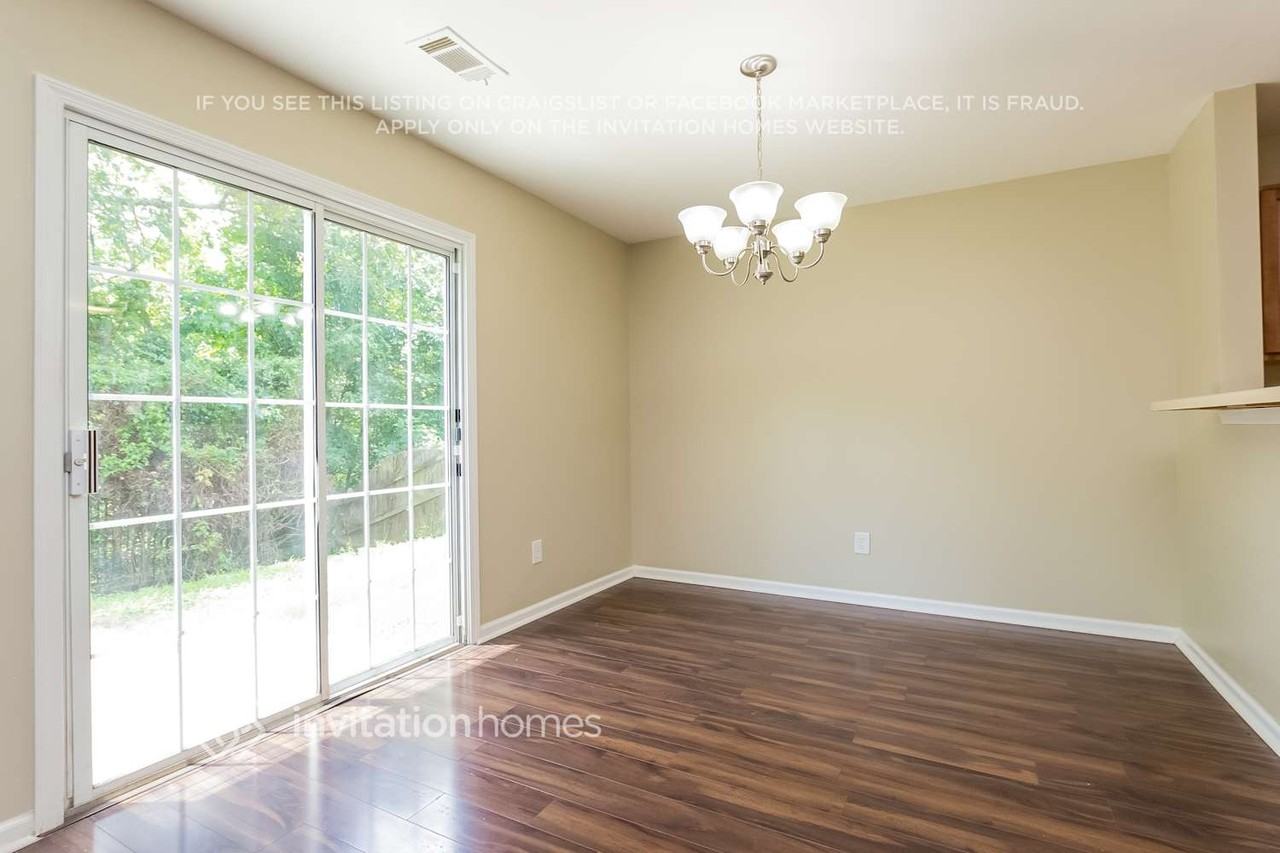 2650 Mayfair Dr - Photo 3 of 22