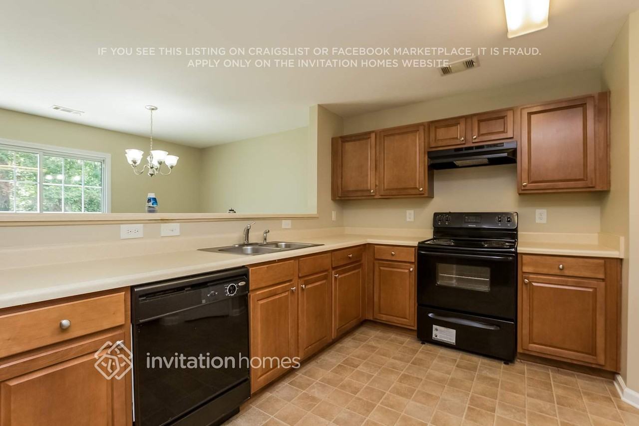 2650 Mayfair Dr - Photo 5 of 22