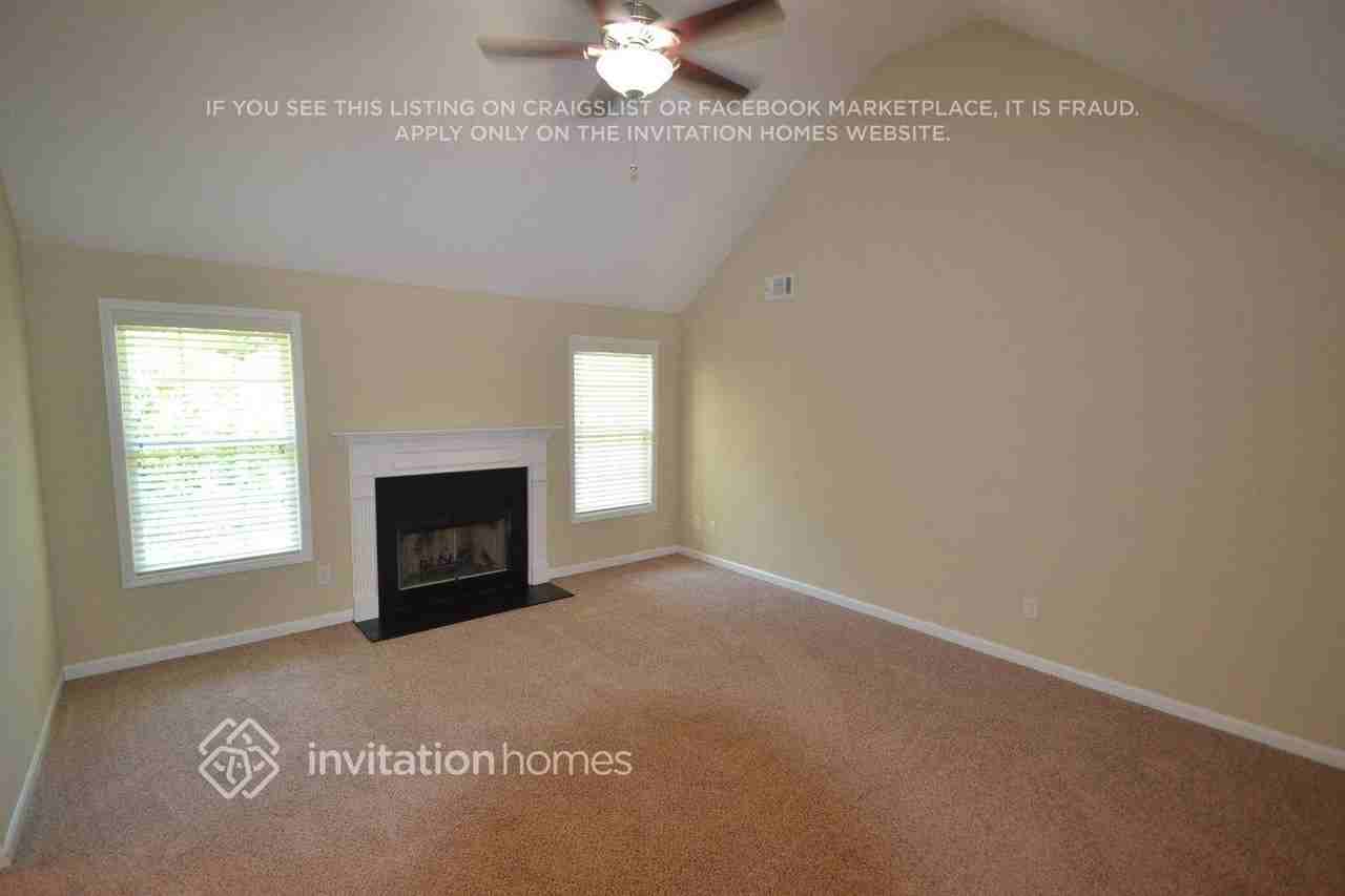 856 Betsy Ross Trl - Photo 2 of 10