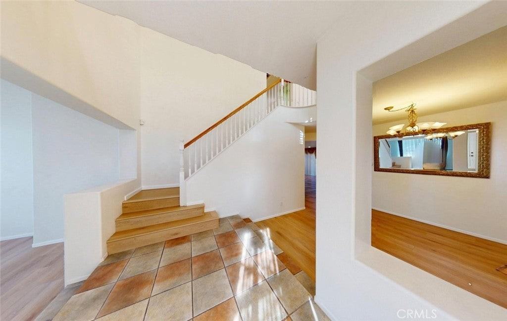 19 Sorbonne St - Photo 4 of 40