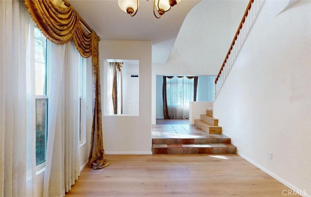 19 Sorbonne St - Photo 7 of 40