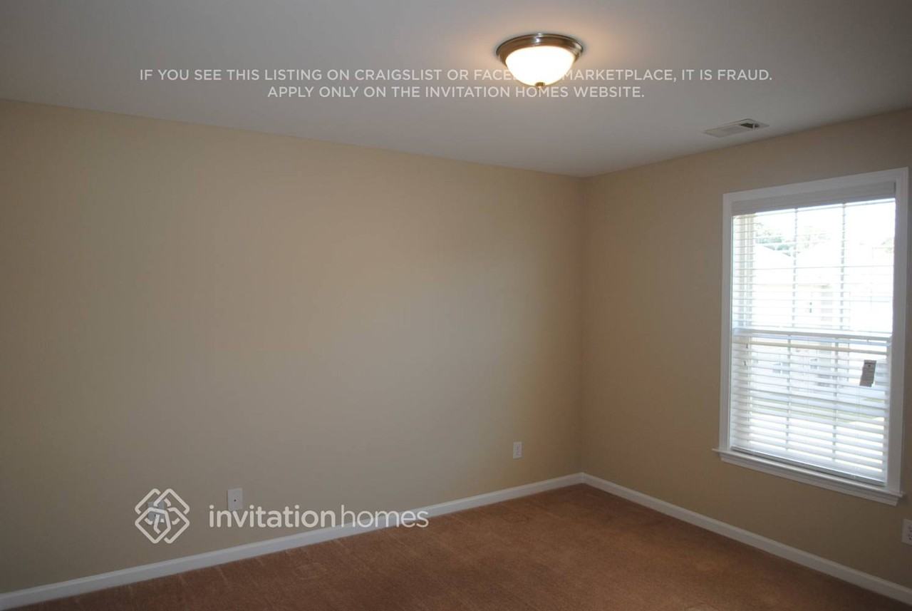 4019 Kittery Pt - Photo 3 of 5