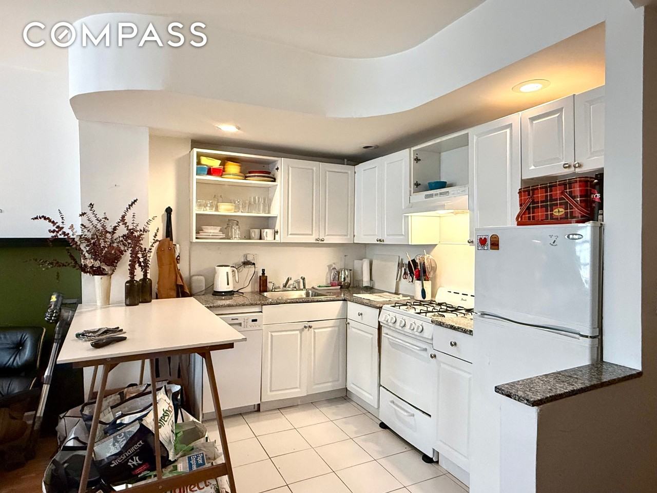 1997 3rd Ave #2B - Photo 5 of 11