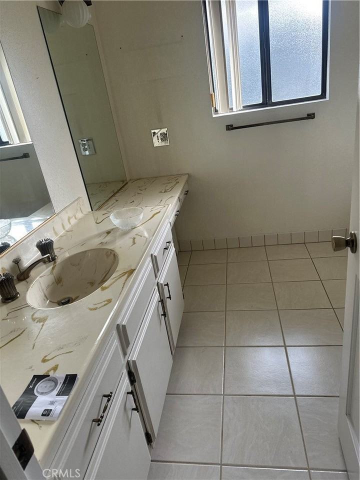 4140 Mockingbird Ln - Photo 4 of 9