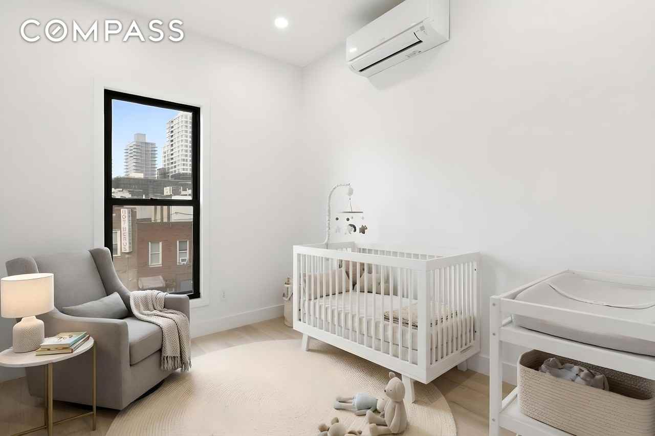 297 3rd Ave #PH - Photo 5 of 7