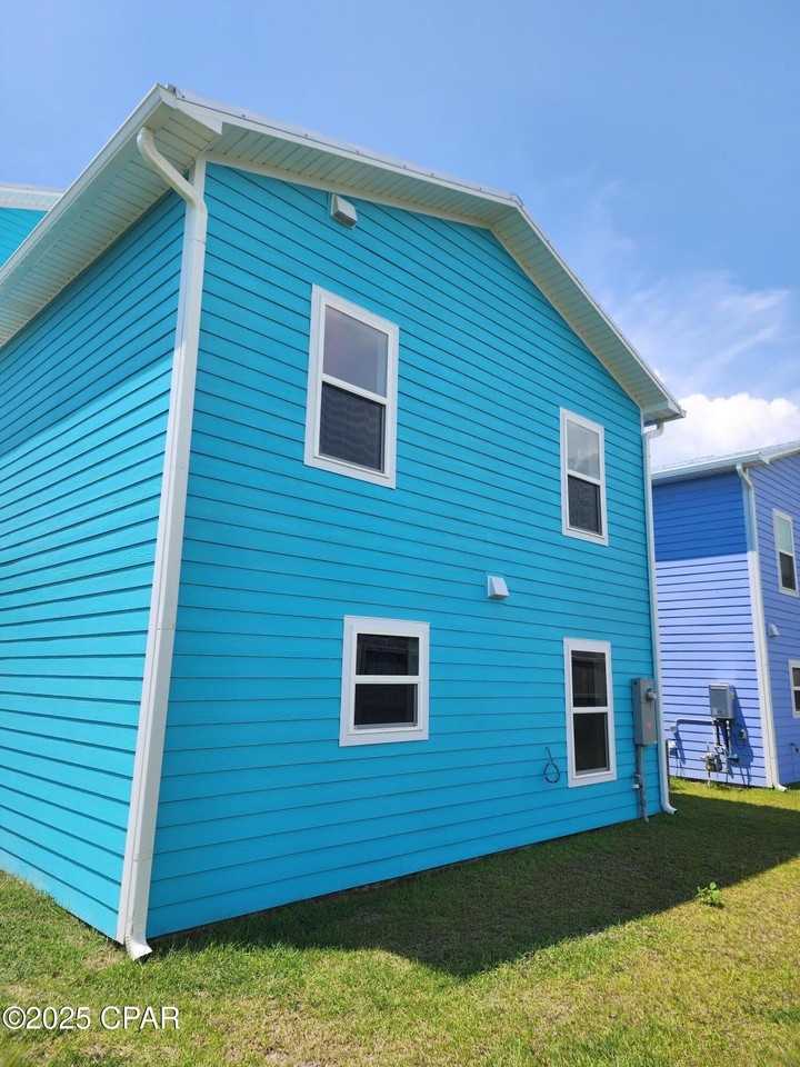 300 Penny Ct - Photo 3 of 47
