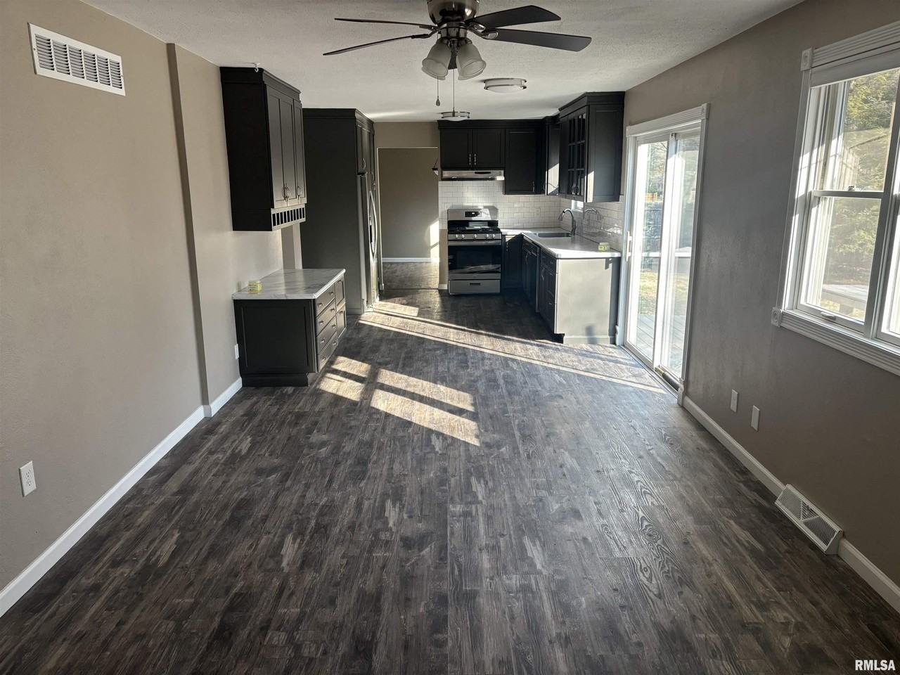 6930 N Fox Point Dr - Photo 3 of 14