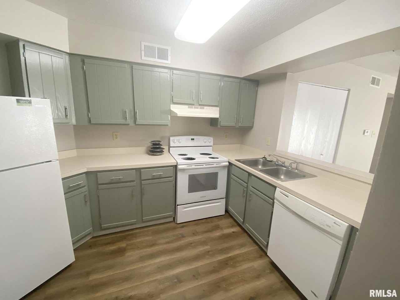 5905 W Ridgecrest Dr Apt 103 #103 - Photo 6 of 17