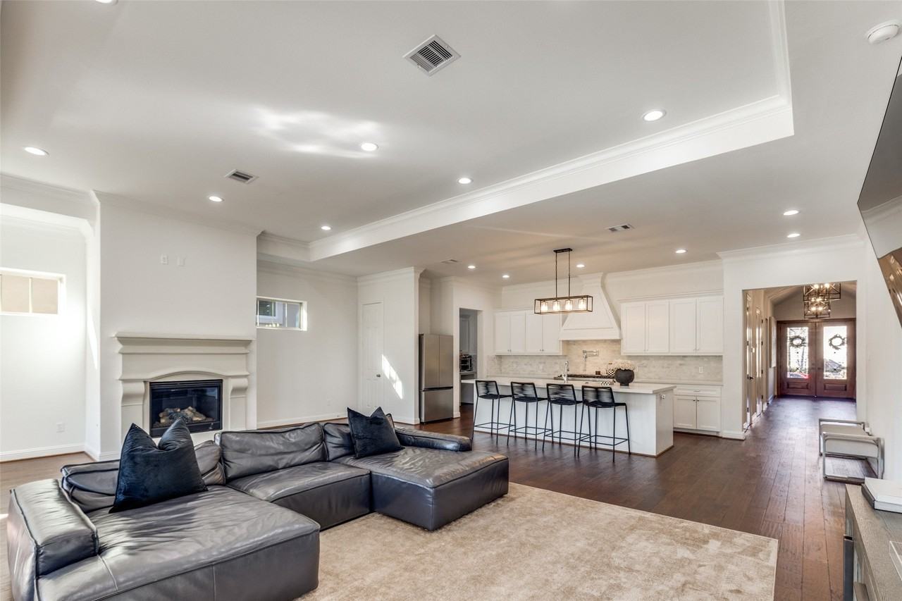 16011 Bridges Fairway Ln - Photo 4 of 25