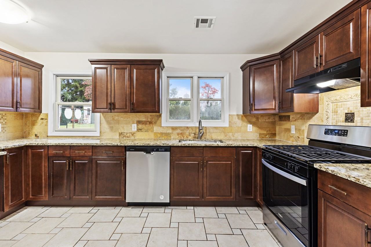 133 Cleveland Ave - Photo 4 of 15