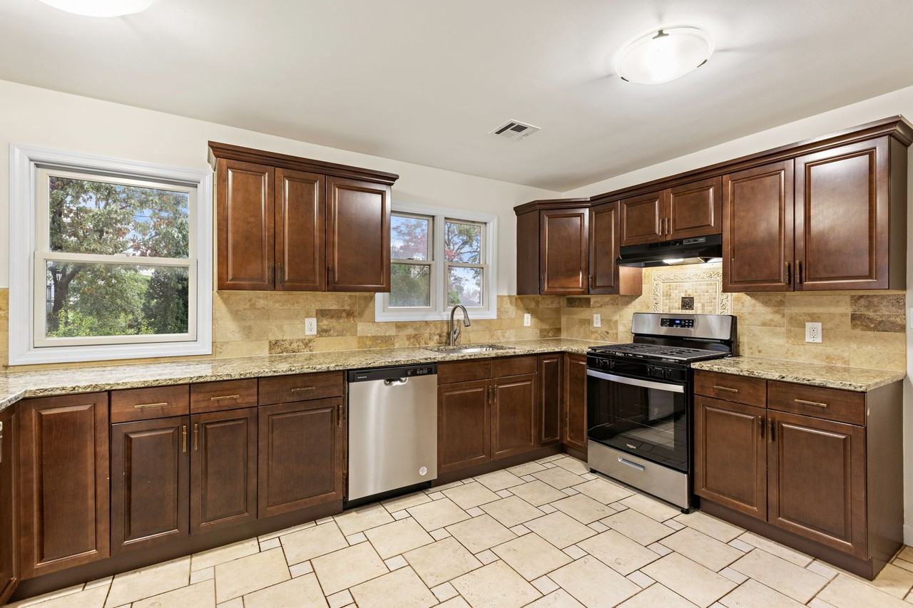 133 Cleveland Ave - Photo 5 of 15