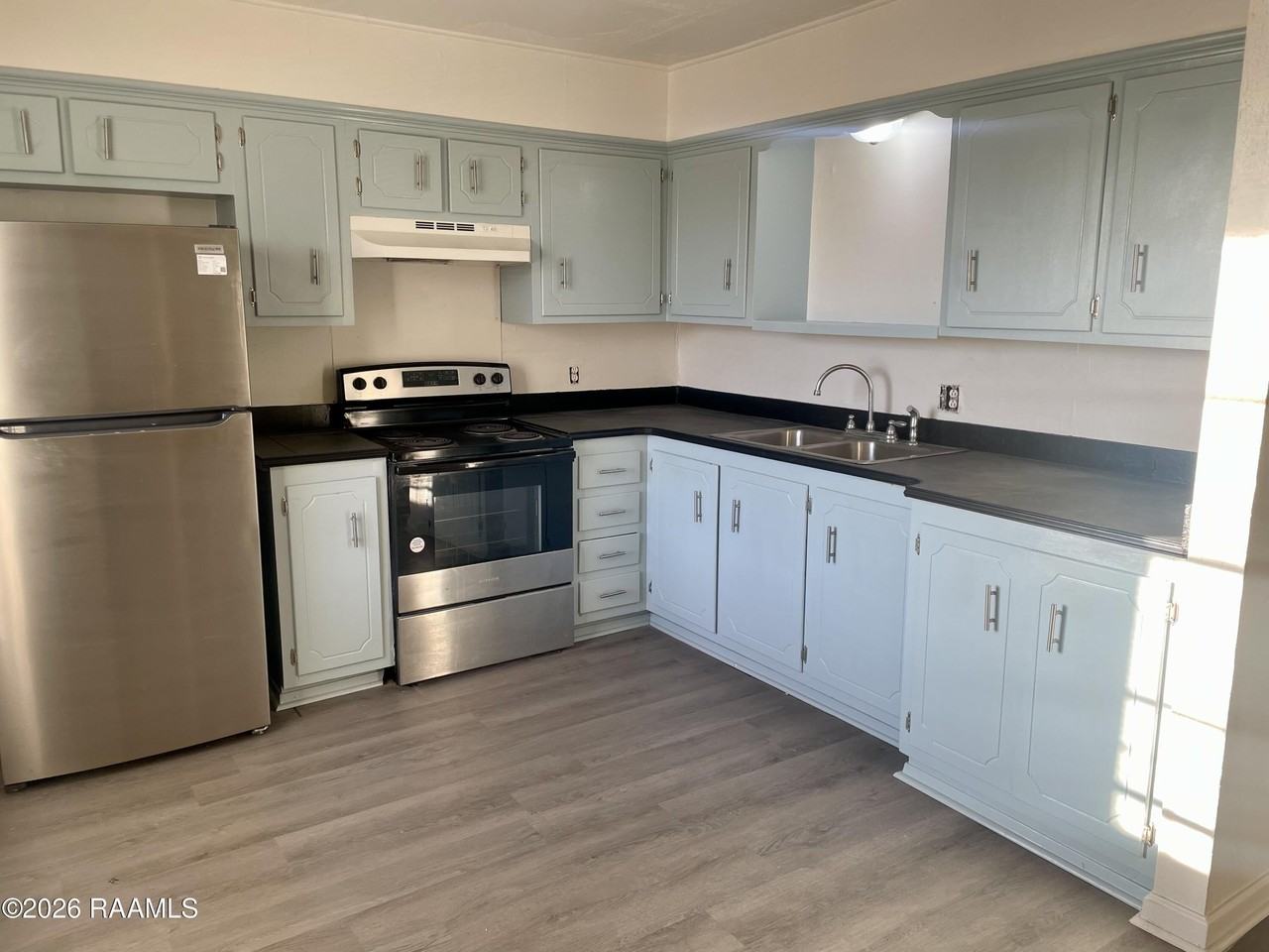 391 W Railroad St #7 - Photo 2 of 7