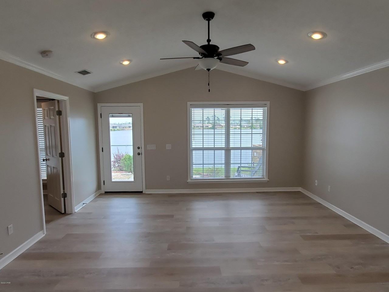 3416 Harrison Ave - Photo 6 of 34