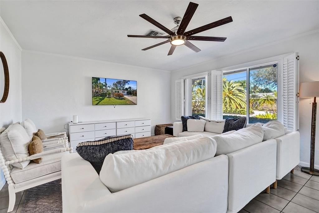 1528 Ne 28th Dr - Photo 3 of 32