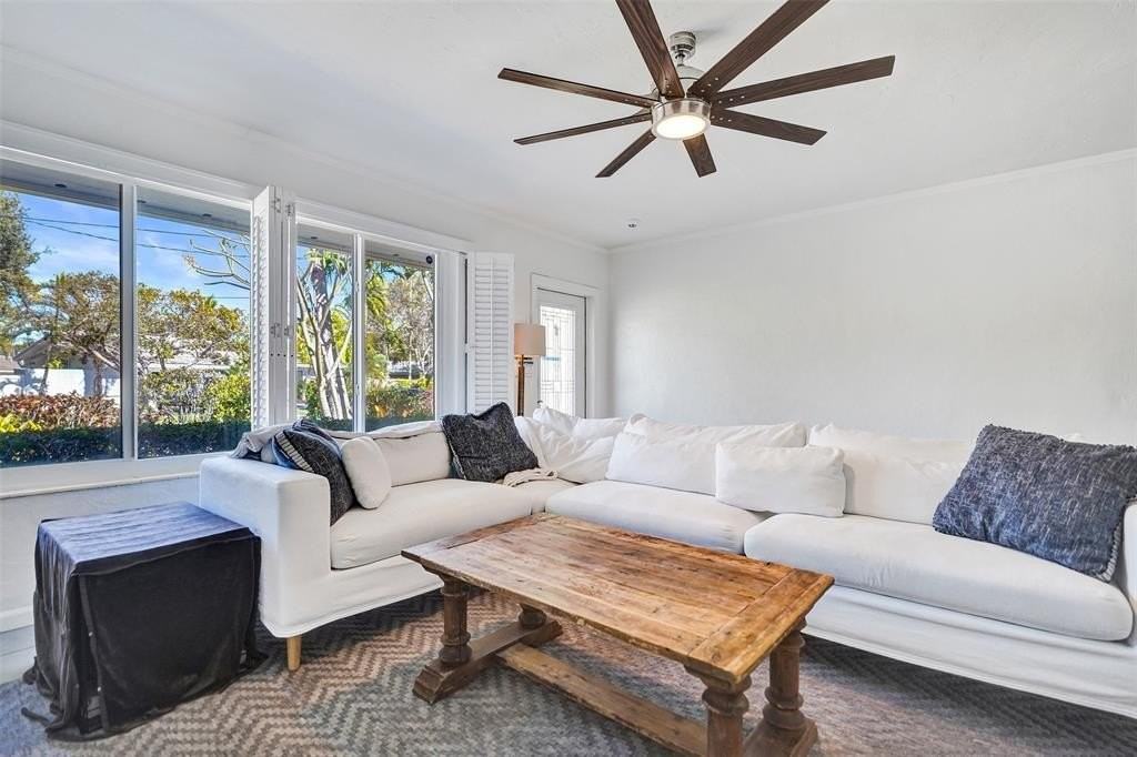 1528 Ne 28th Dr - Photo 5 of 32