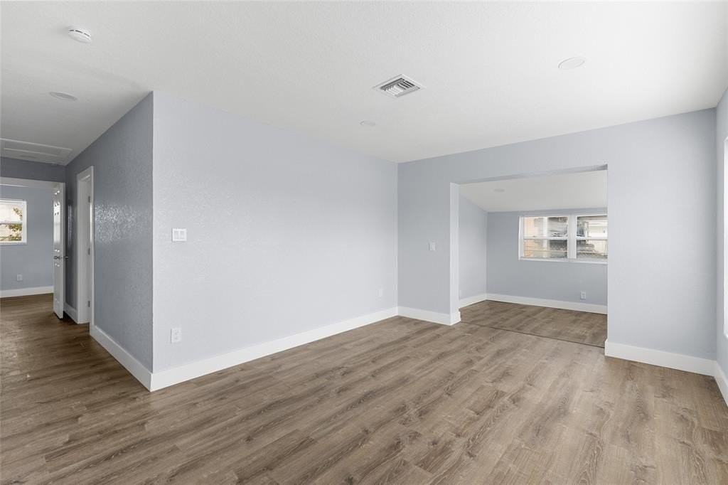 683 Nw 21st St - Photo 6 of 16