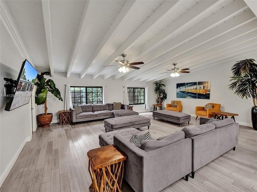 2500 Ne 19th St - Photo 3 of 39