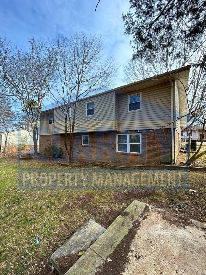 913 Whisperwood Trl Ne - Photo 5 of 30