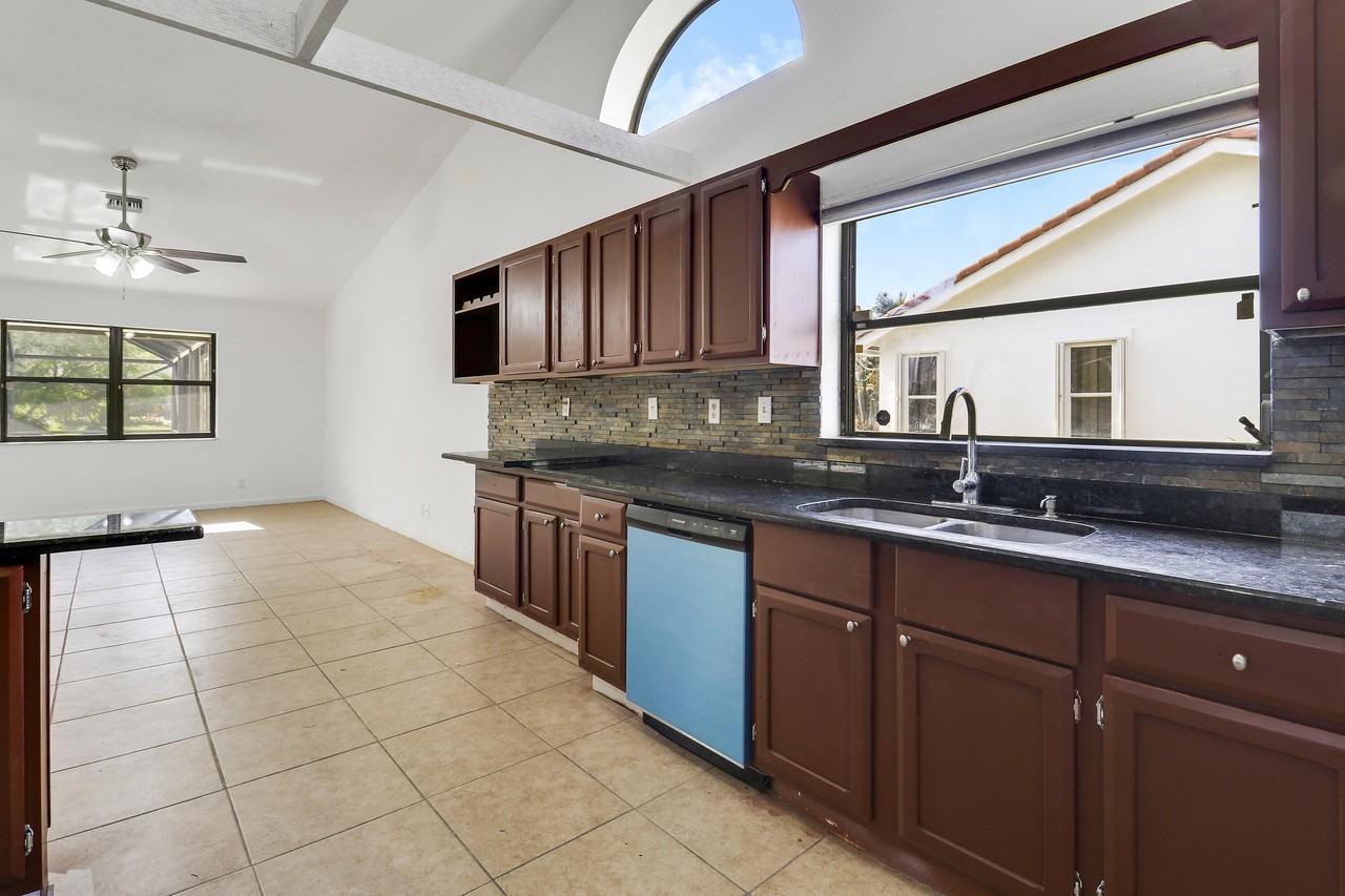 14616 Autumn Ave - Photo 6 of 30