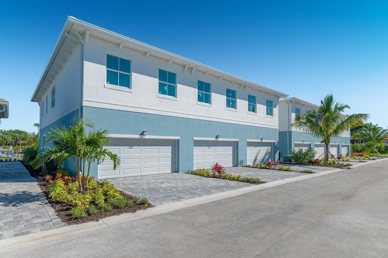 4674 Se Manatee Way - Photo 2 of 28