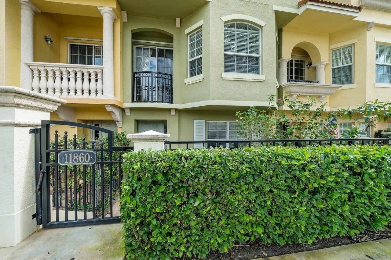 11860 Valencia Gardens Ave - Photo 2 of 38