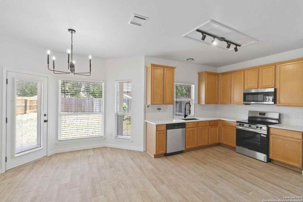 962 River Ter - Photo 4 of 23