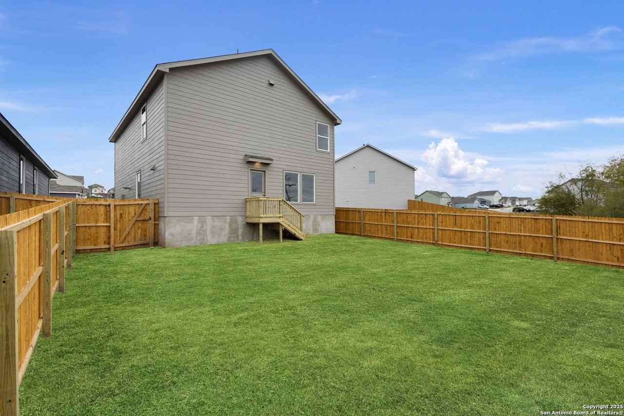 9203 Kinsel Park - Photo 4 of 22