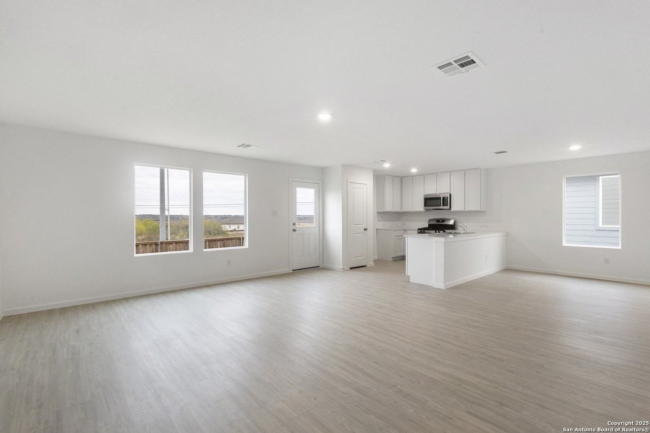 9203 Kinsel Park - Photo 5 of 22