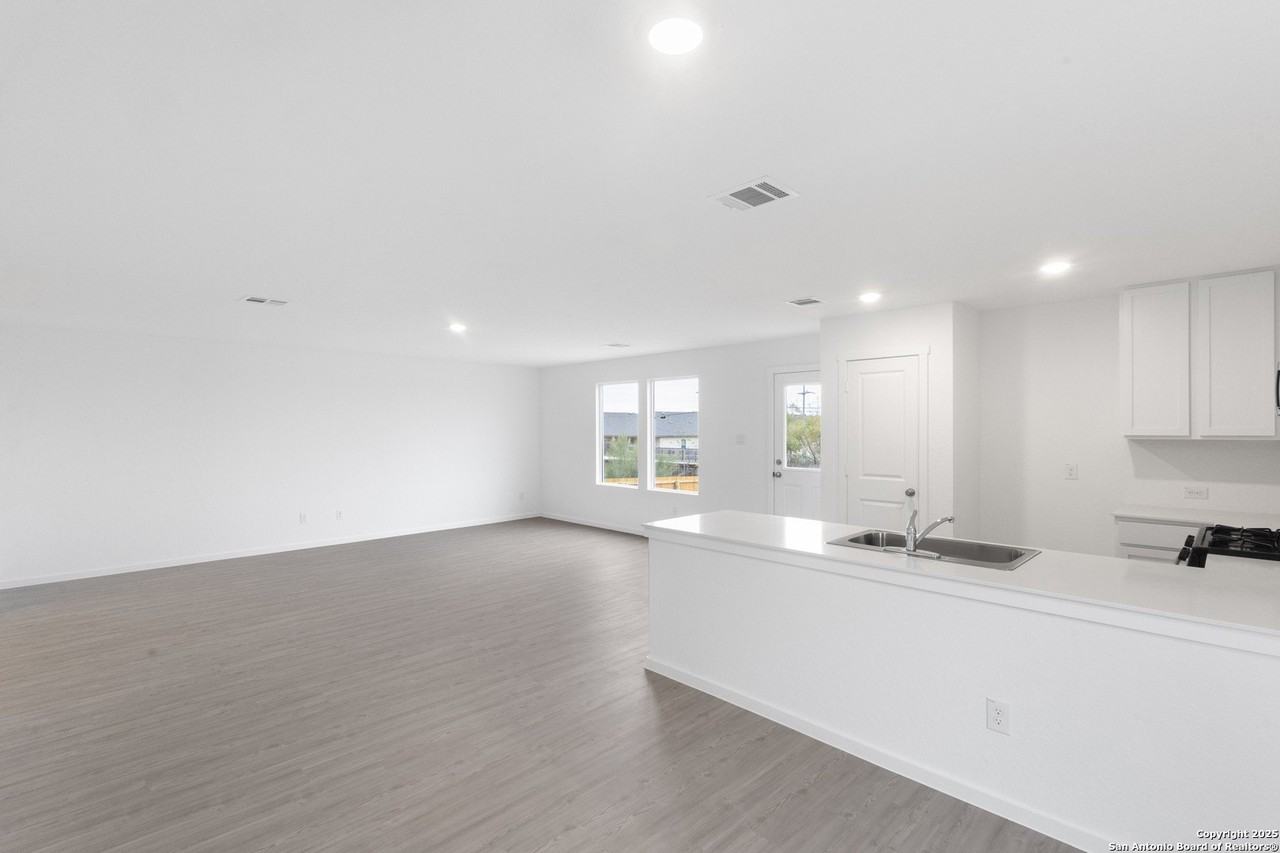 9203 Kinsel Park - Photo 6 of 22